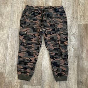 New York & Co Camo Cargo Joggers